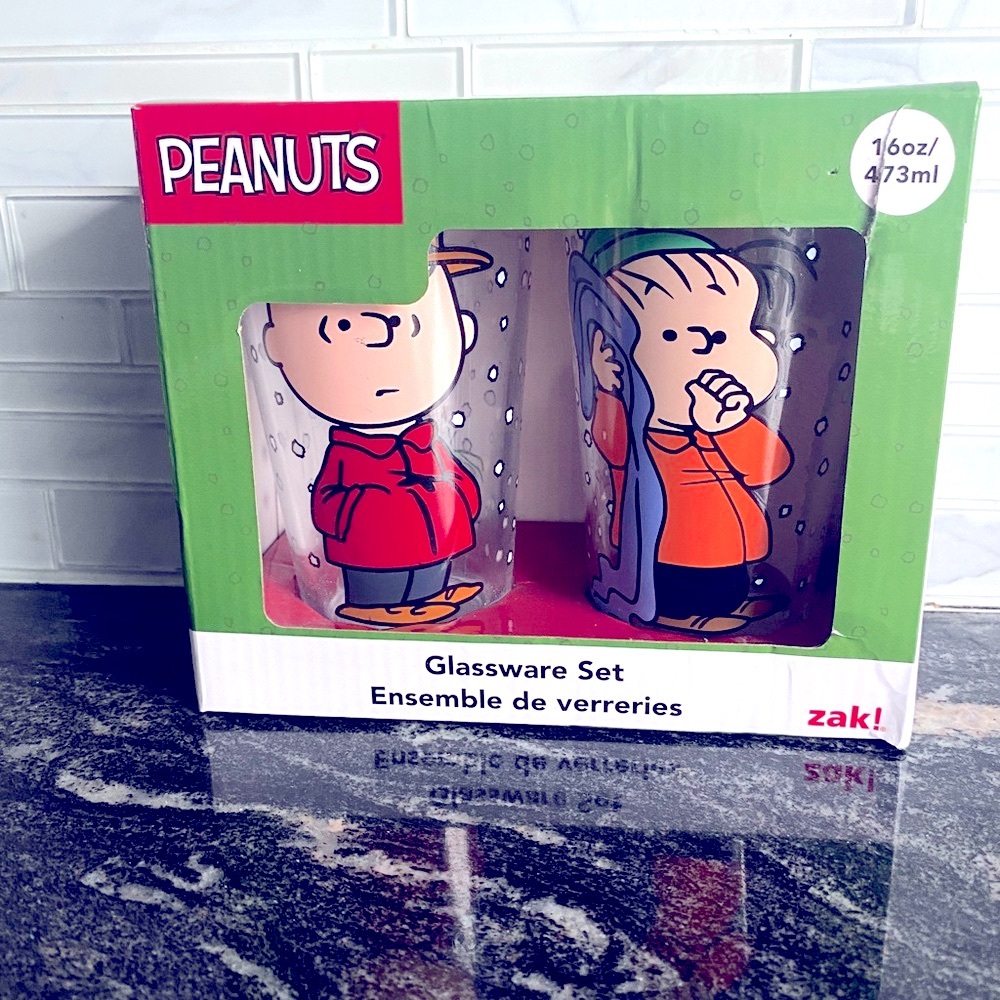 Zak! Set of 2 pint glasses. Ale. Peanuts. Snoopy. Linus. Brand new. NWT